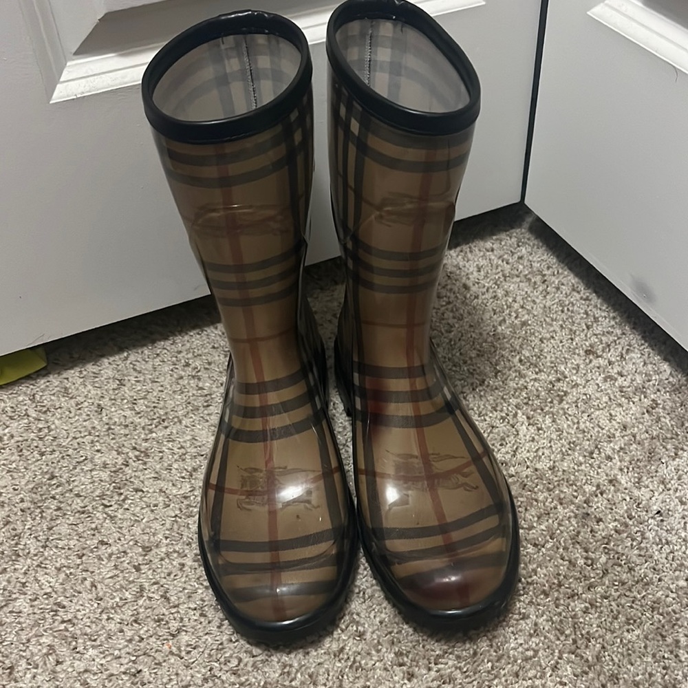 Women’s Burberry Rain boots size 38